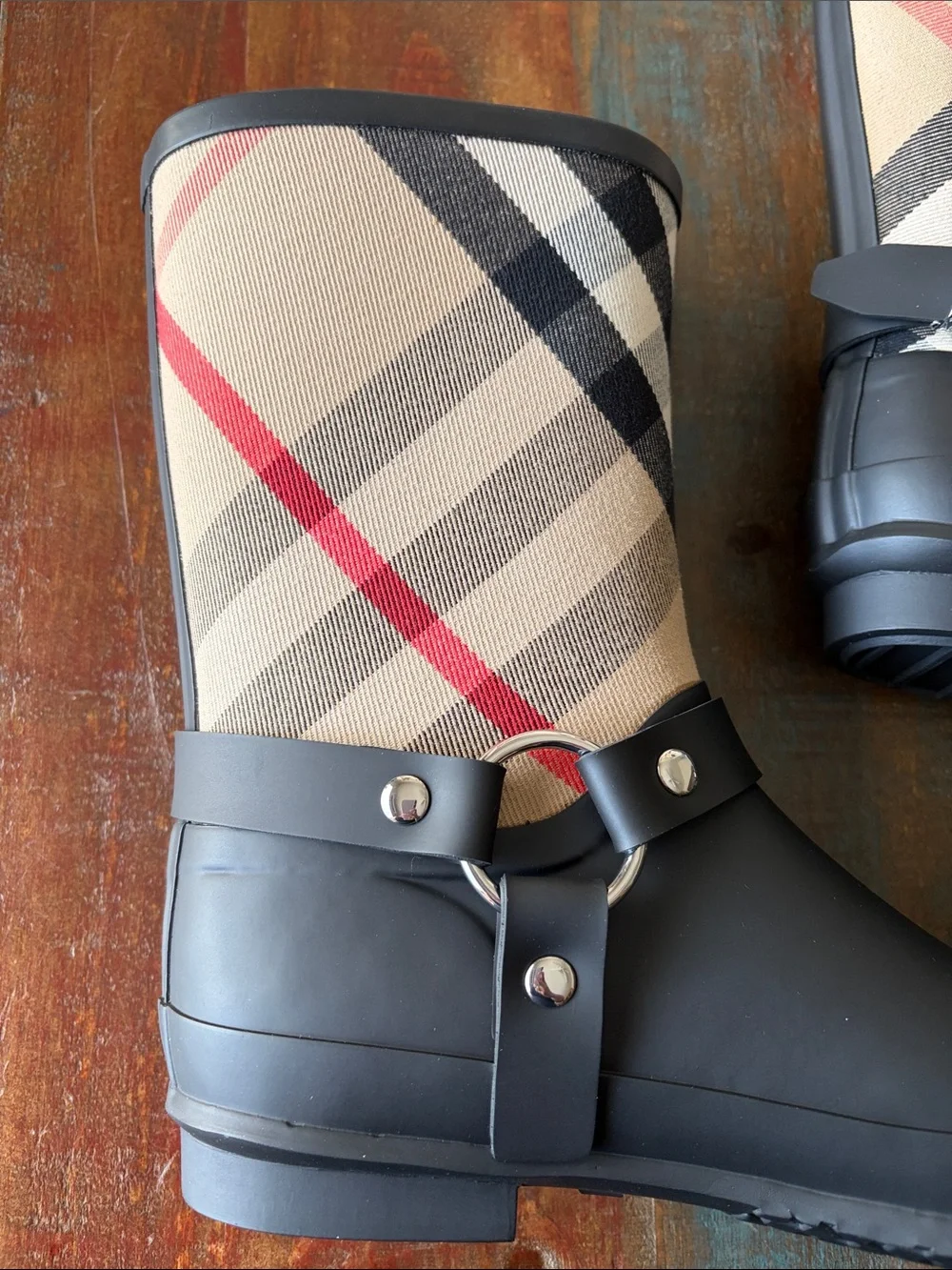 NWT Burberry Zane Black and Beige Plaid Short Rain Boots size 37